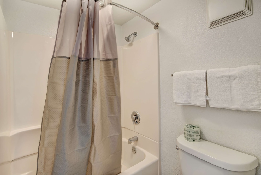 Motel6 Dallas, TX - Forest Lane 39/41