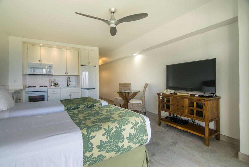 Waikiki Shore by OUTRIGGER 36/81
