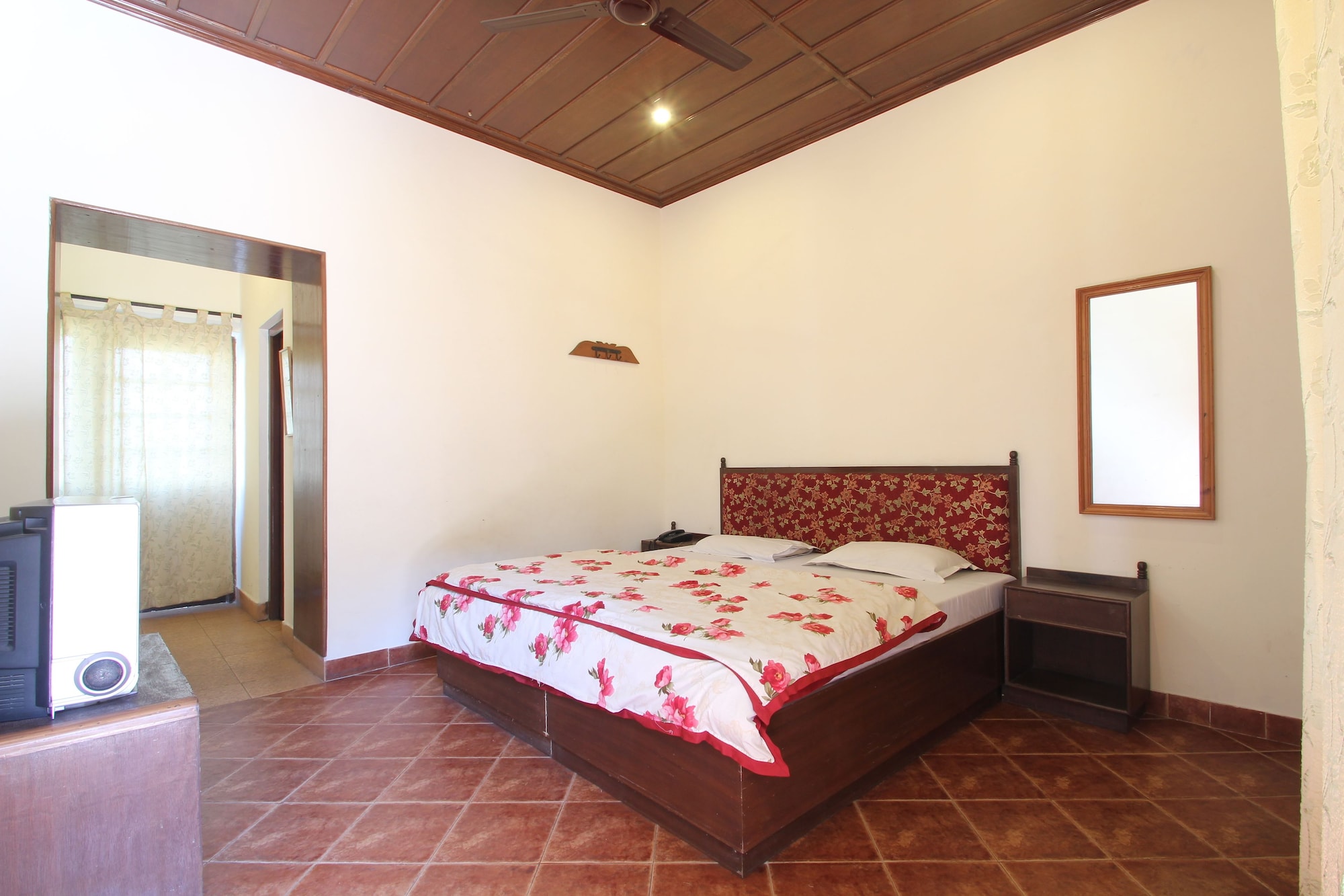 STANDARD, QUEEN BED
