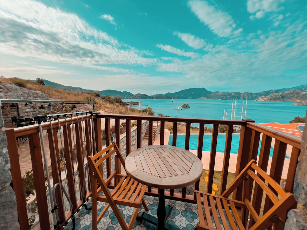 Alice Tatil Evi 21/30