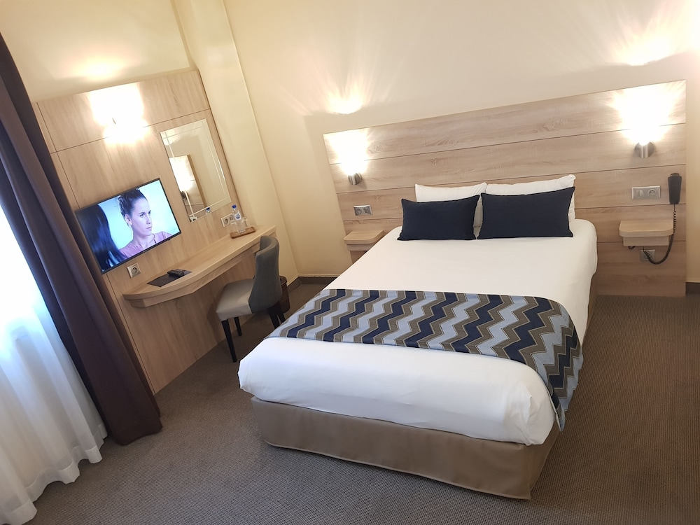 Hotel Champerret Elysees 26/70