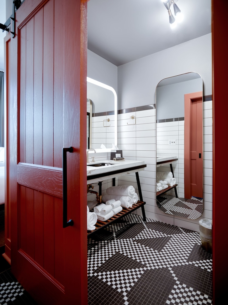 The Chicago Hotel Collection - Wrigleyville 31/44