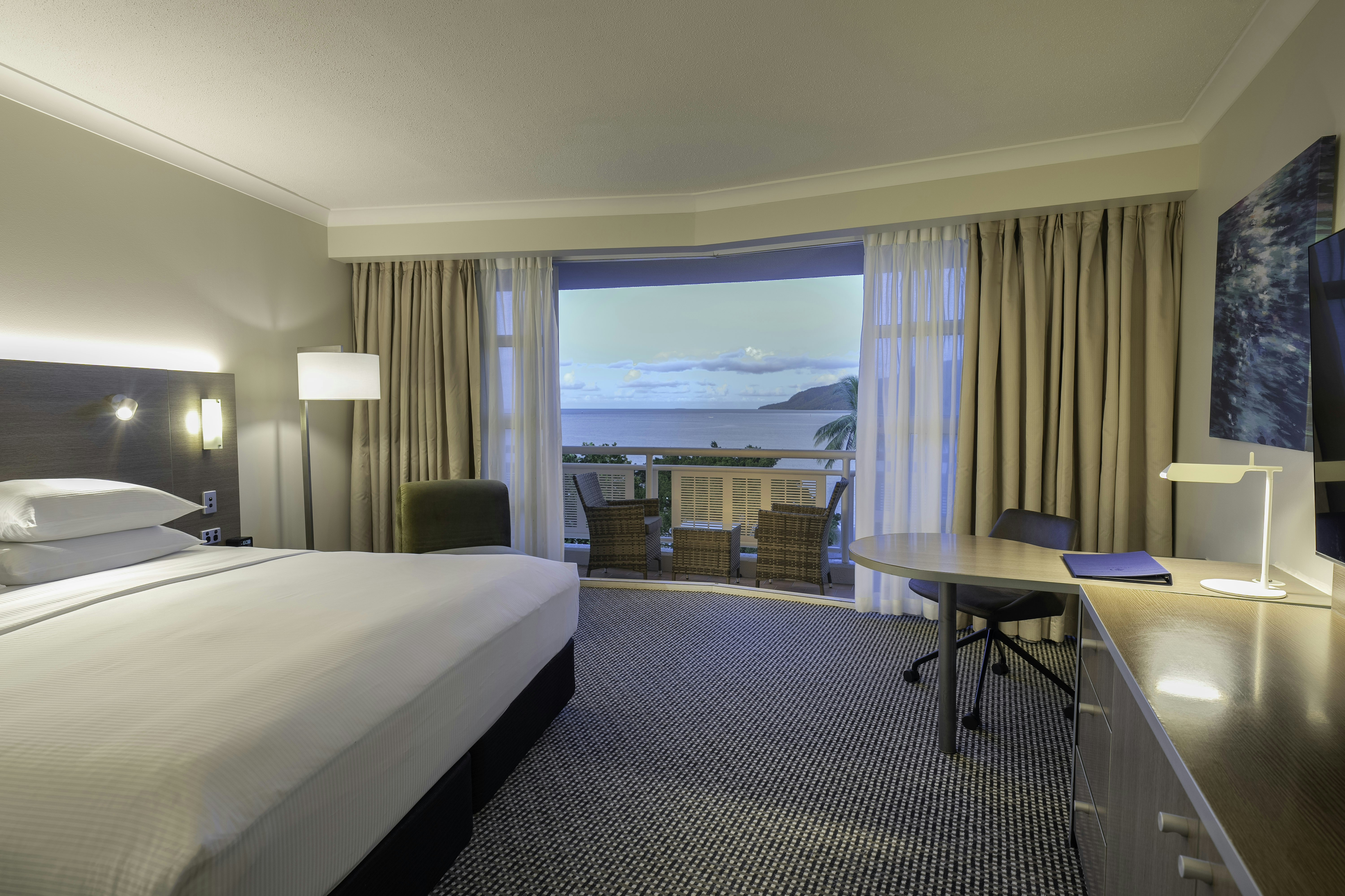 Guest Room, King Bed, Water View