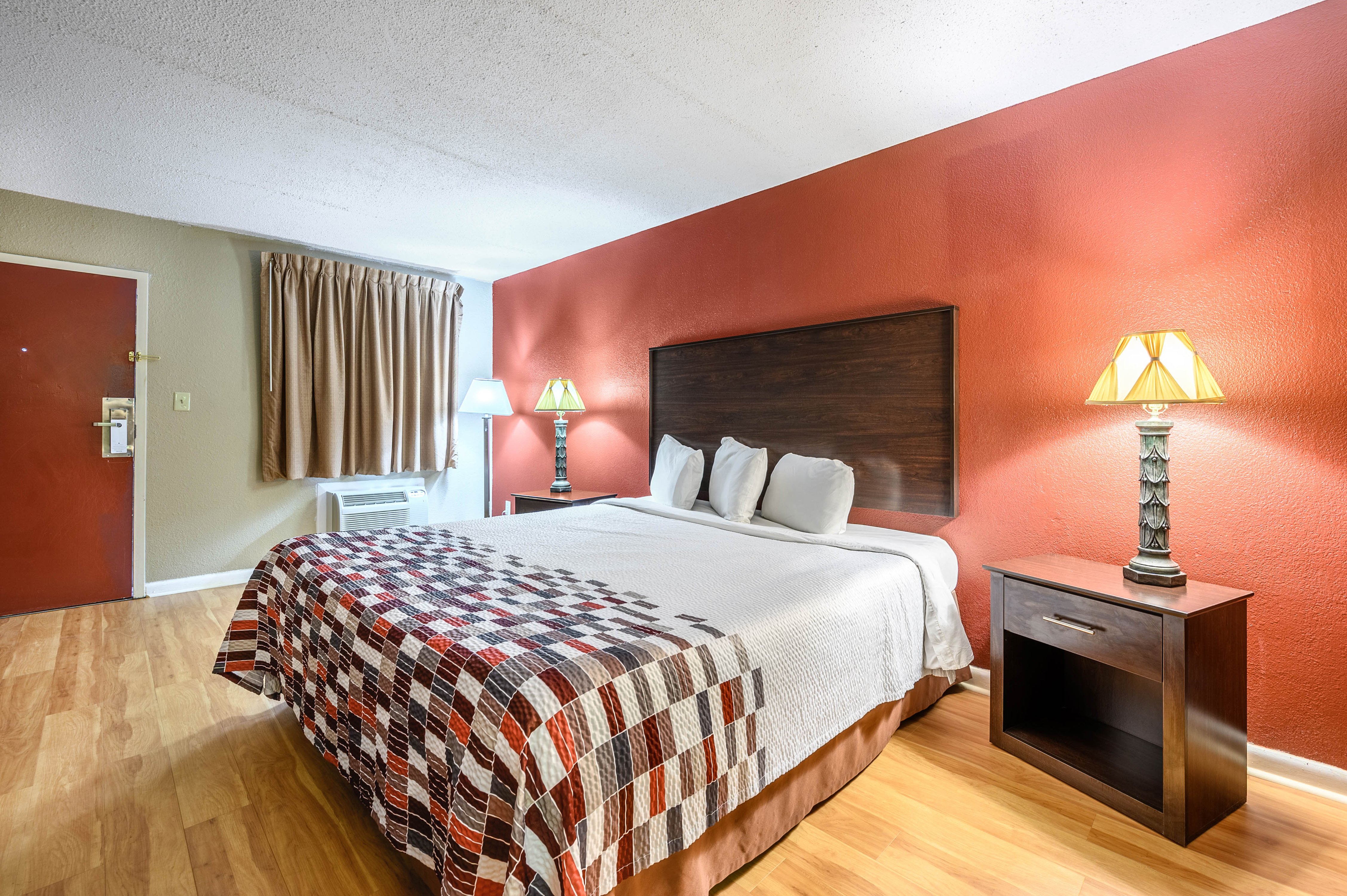 Deluxe, King Bed, Smoking