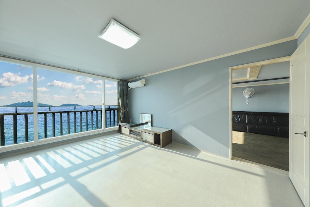 Ganghwa Badatgashimteo Pension 22/50