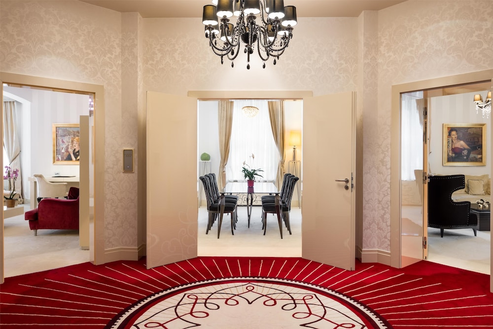 GRAND HOTEL KEMPINSKI HIGH TATRAS 12/70