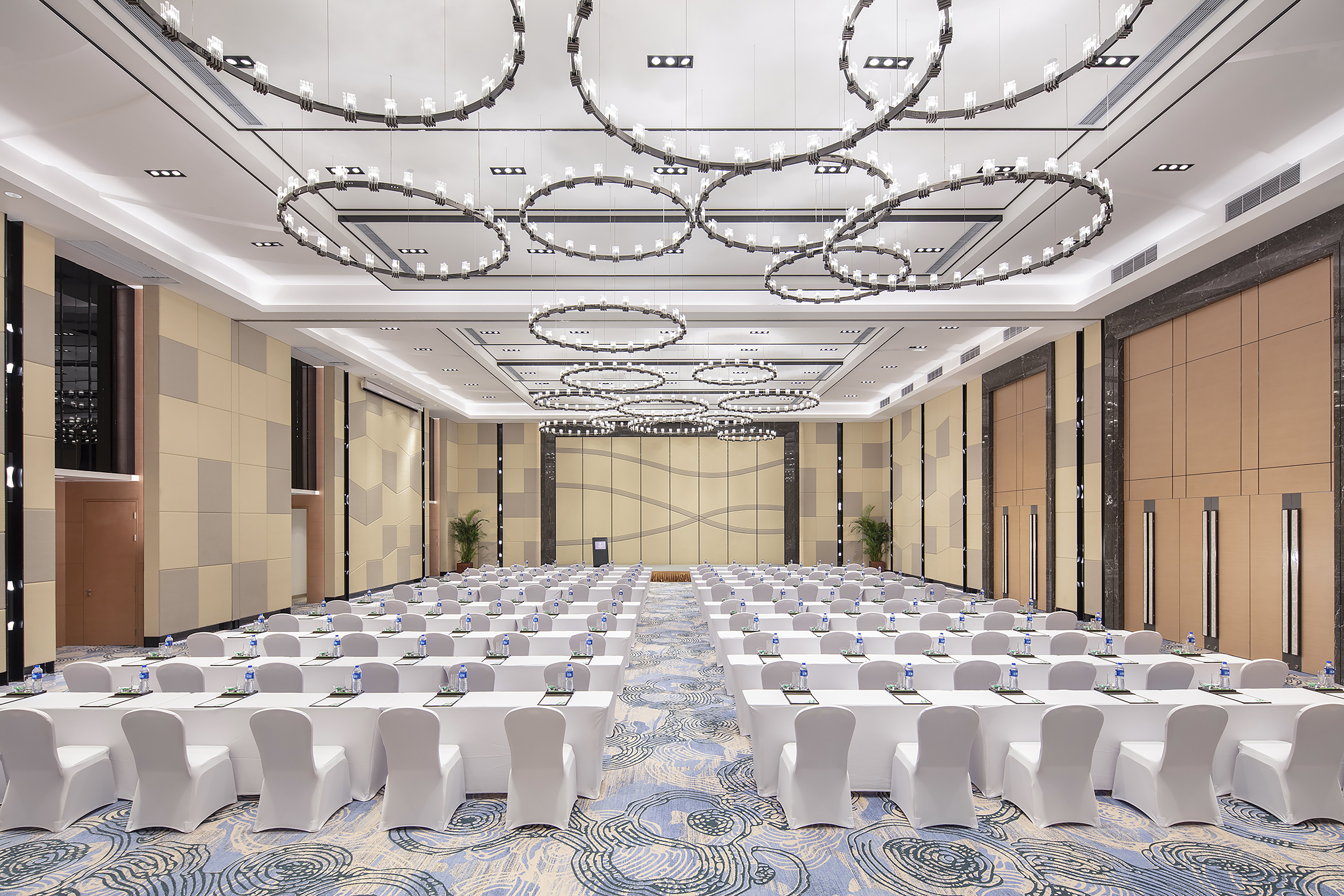 Holiday Inn Tianjin Wuqing 24/32