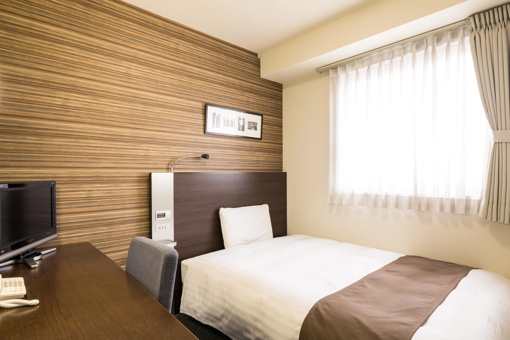 ROOM, DOUBLE BED