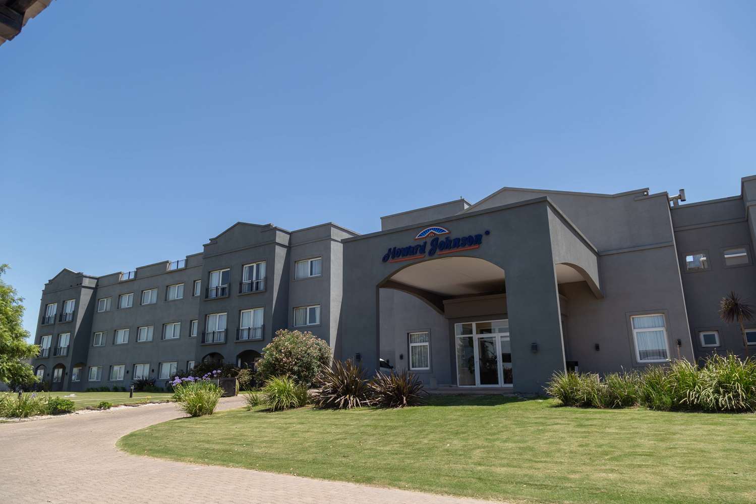 Howard Johnson by Wyndham Funes 15/67