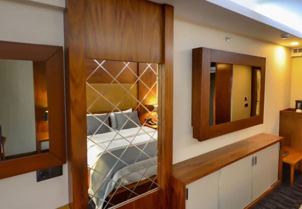 New Gate Hotel 14/25
