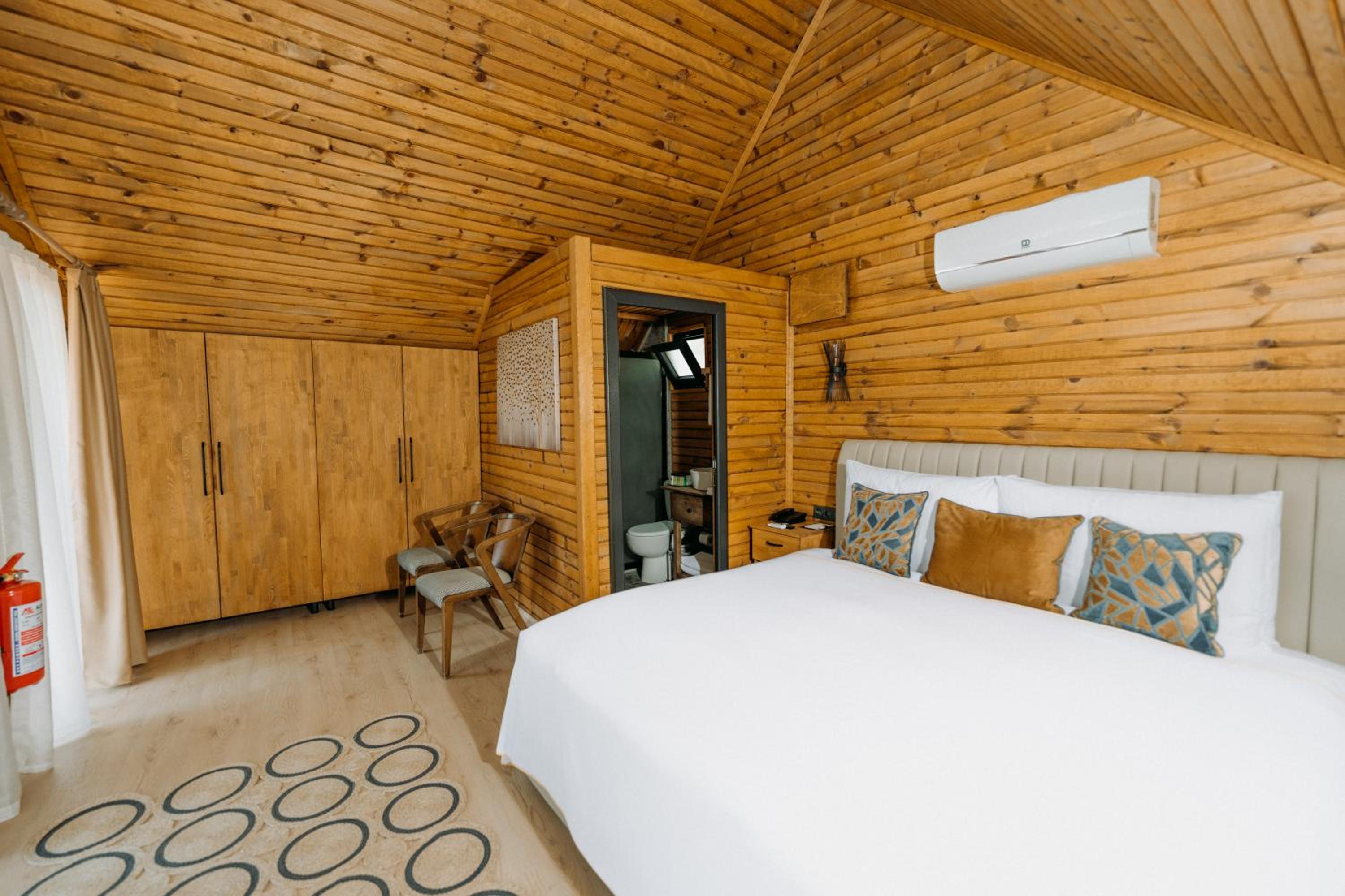 Deluxe, Bungalow