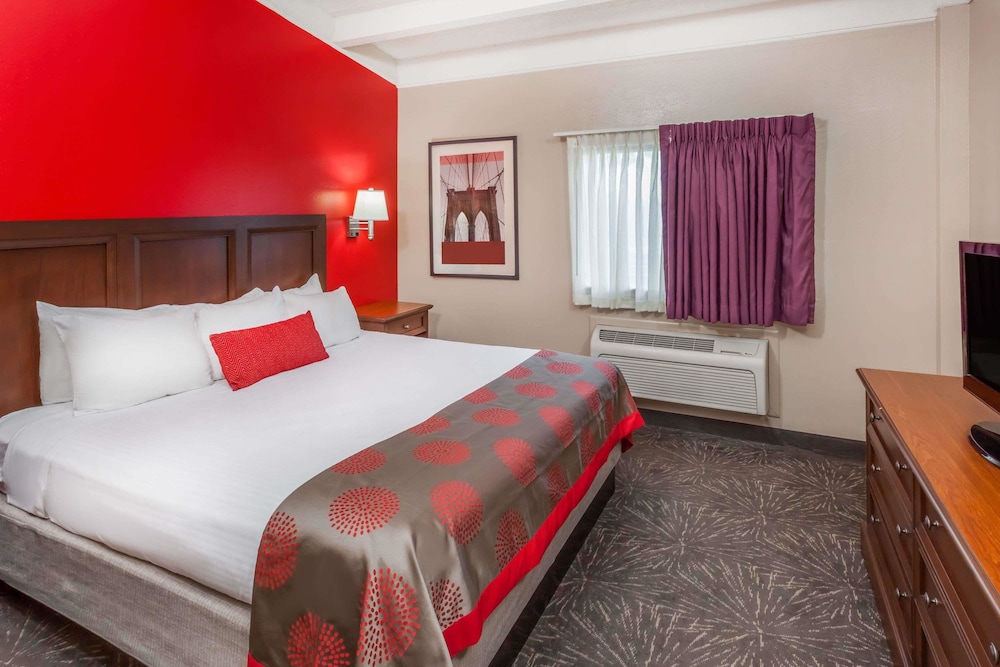 Ramada by Wyndham Hammond Hotel & Conference Center 12/42