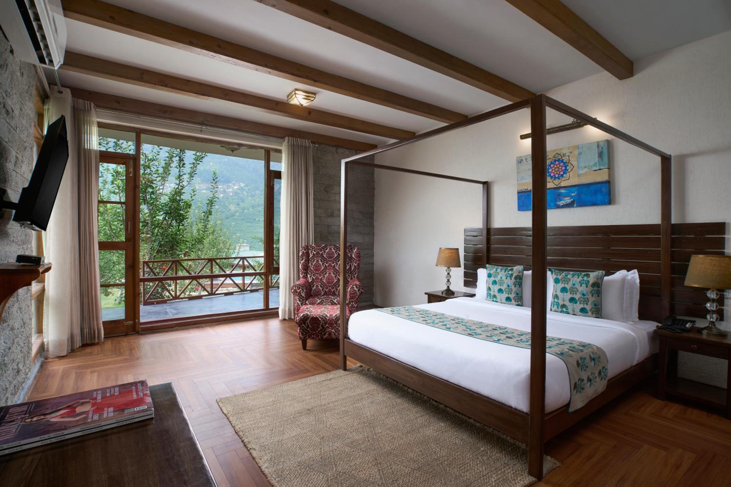 DELUXE, GARDEN AND MOUNTAIN VIEW