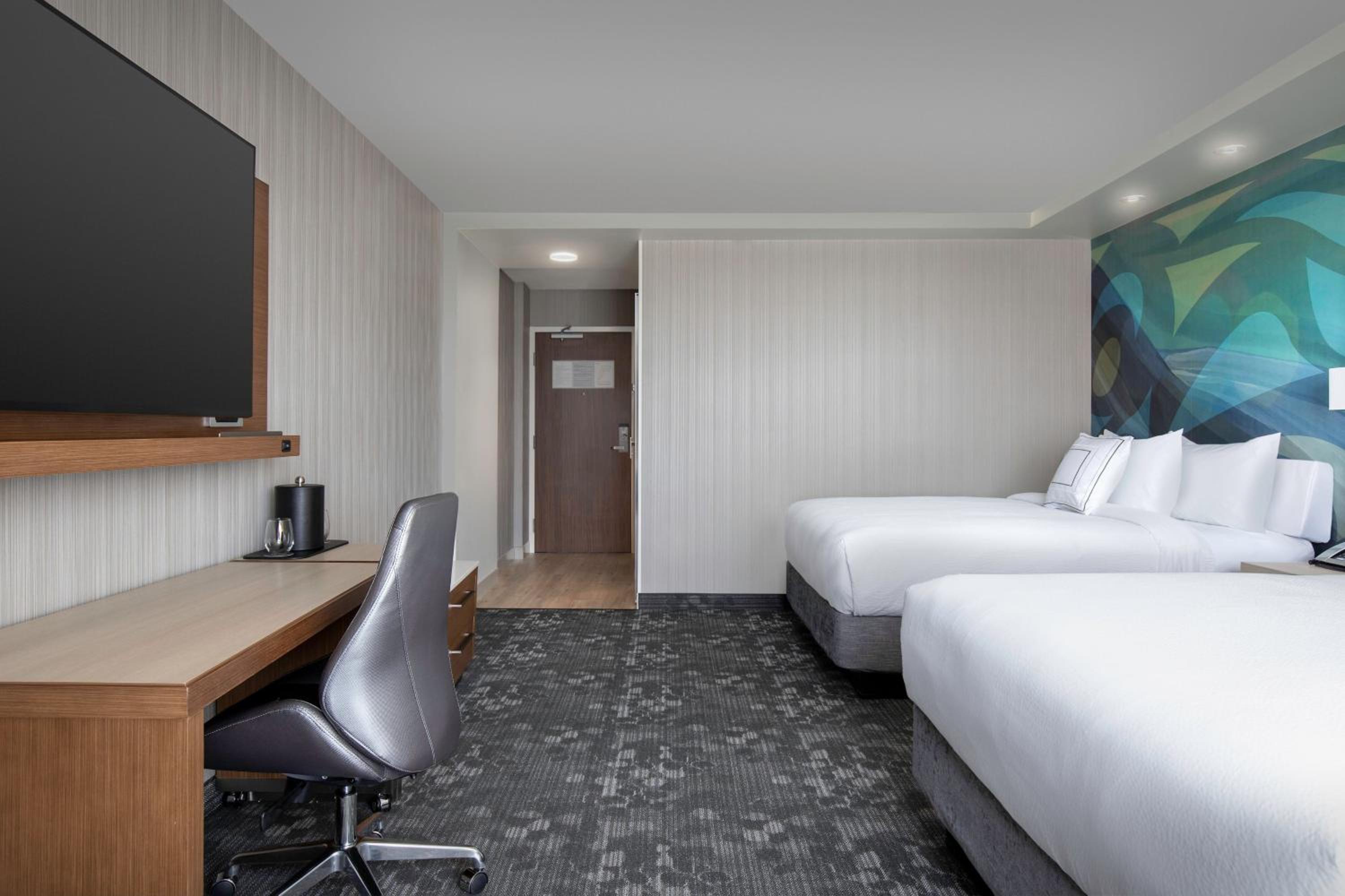غرفة قياسية بسريرين كوين بإطلالة على المدينة، Courtyard By Marriott Nanaimo 3/10