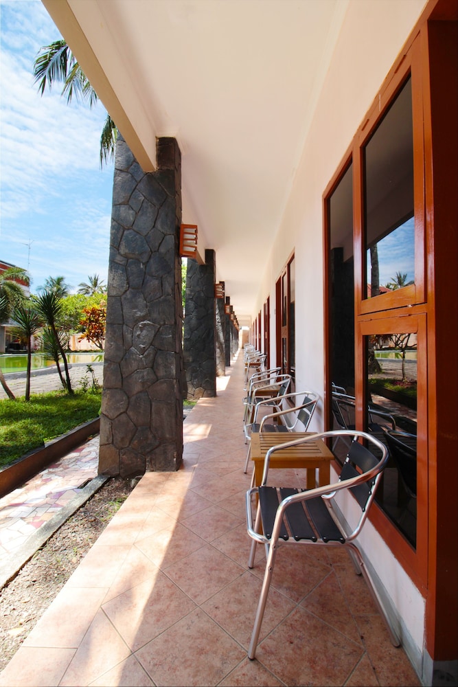 RedDoorz Plus At Hotel Sofia Pangandaran 20/27