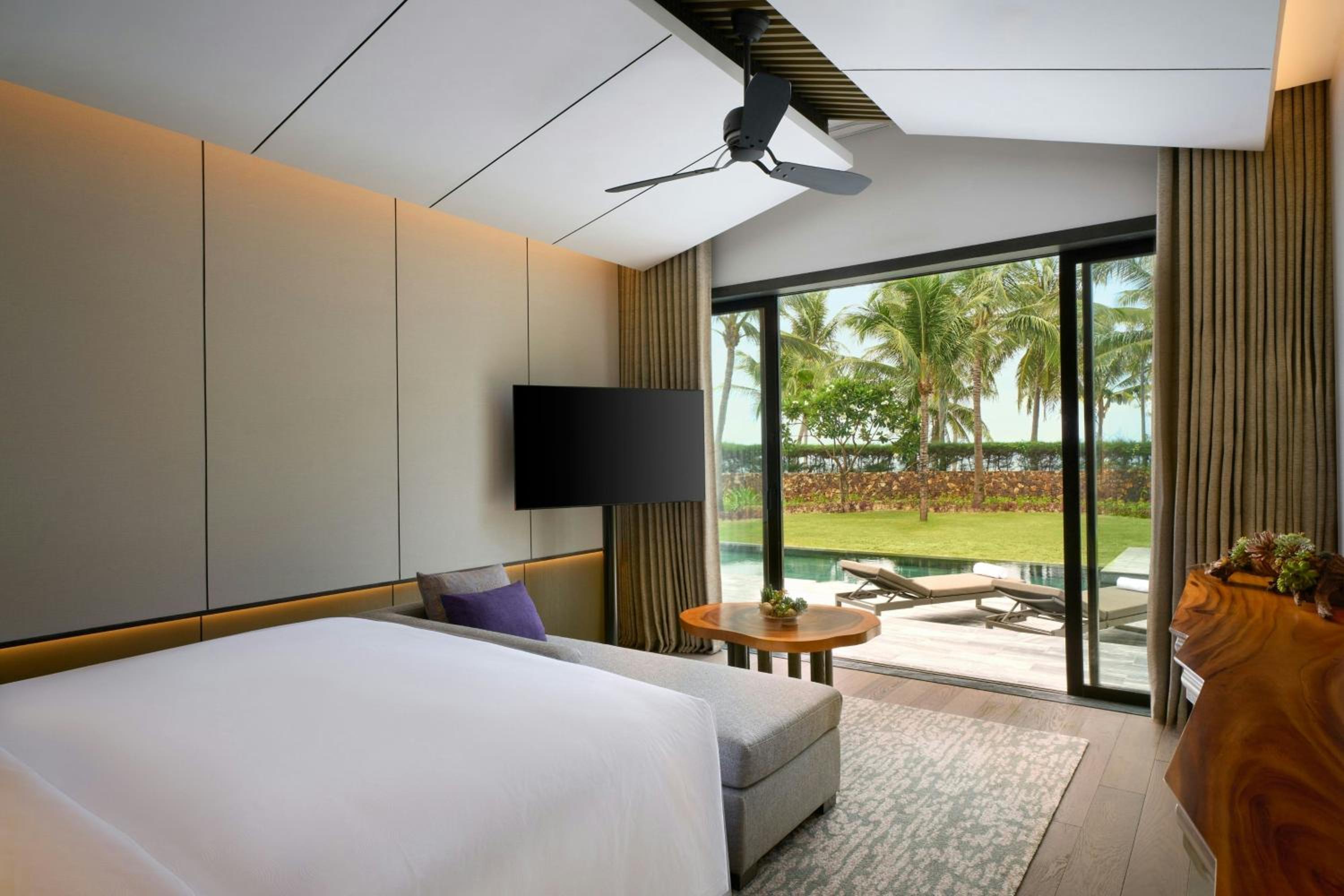 3 Bedrooms, Villa, King Bed, 1 King and 2 Double Beds, Ocean Front