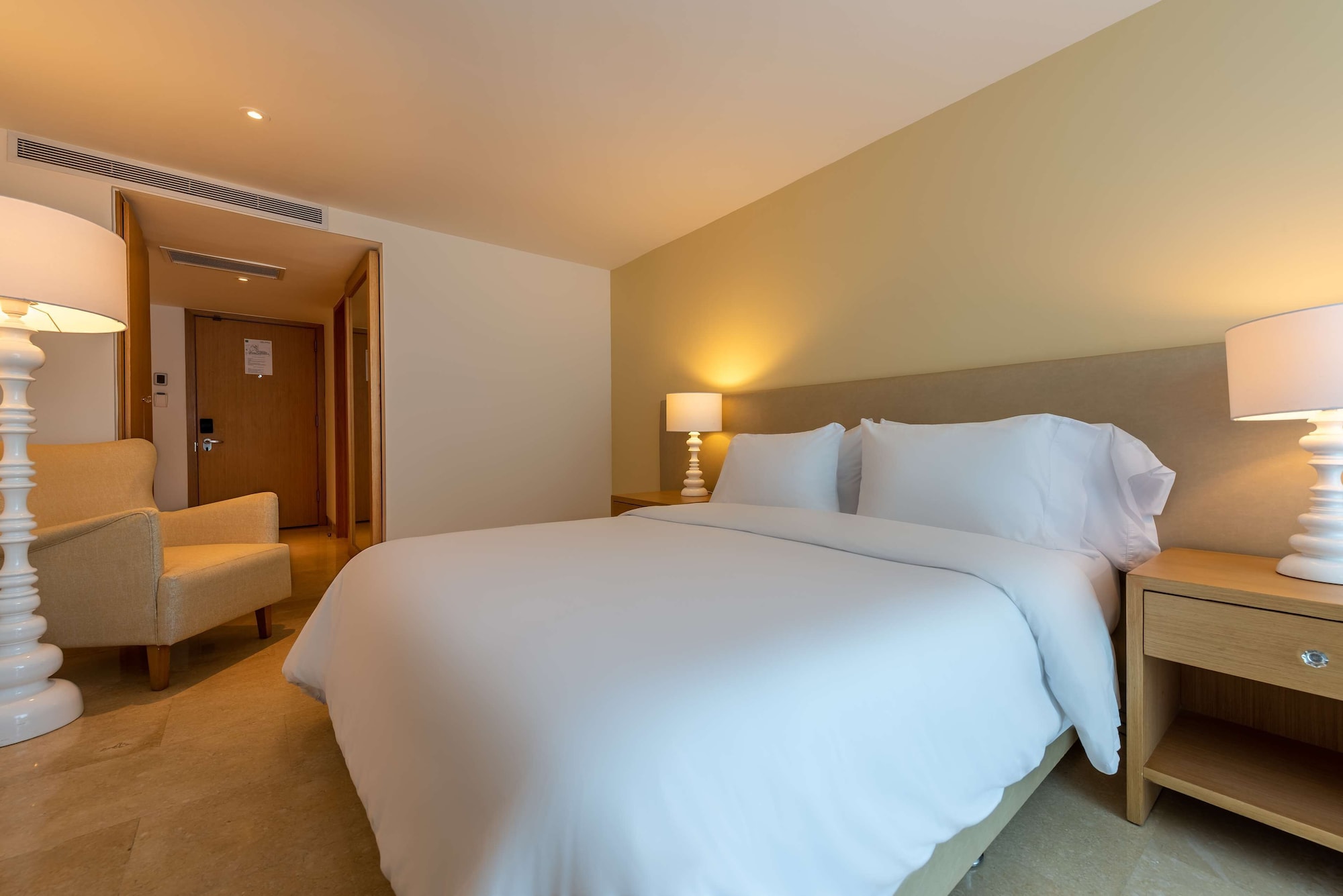 غرفة بسرير كوين، Radisson Cartagena Ocean Pavillion Hotel 3/9