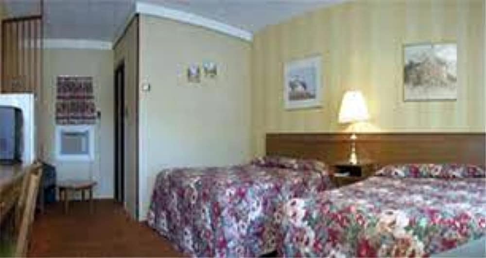 Advance Inn 6/50