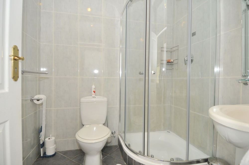 The Grosvenor Guest House 47/50