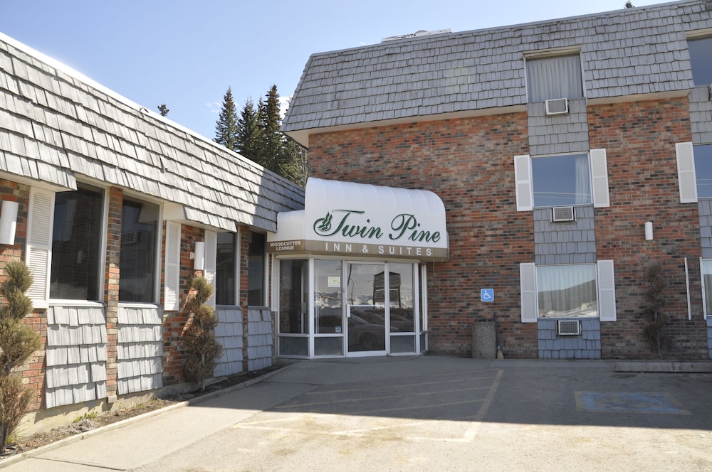 Twin Pine Inn & Suites 41/45