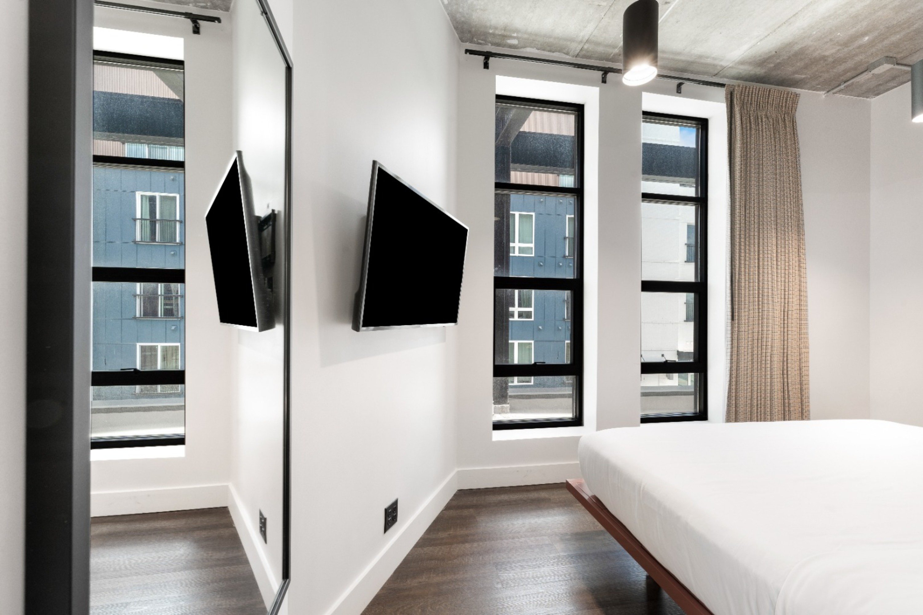JUNIOR SUITE, KING BED, KITCHENETTE