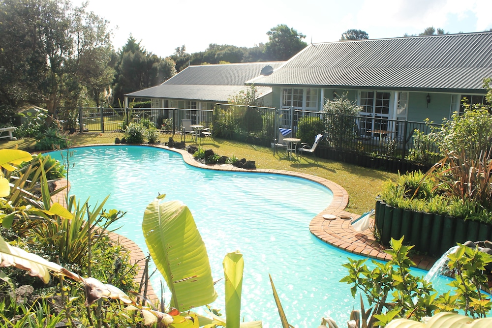 Ash Grove Boutique Motel 67/70