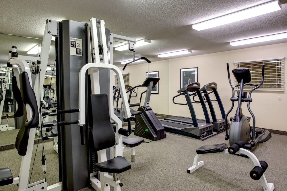 CANDLEWOOD SUITES RALEIGH CRABTREE 23/57