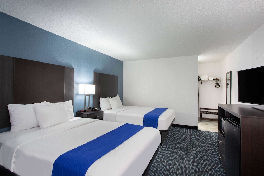 Clarion Pointe Charlotte 23/57