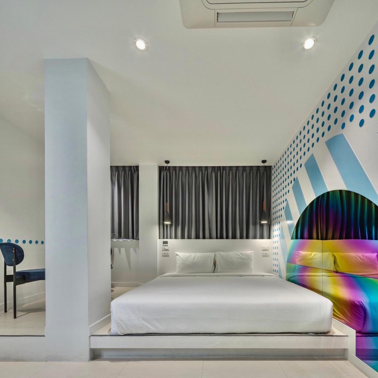 Oriental, King Bed