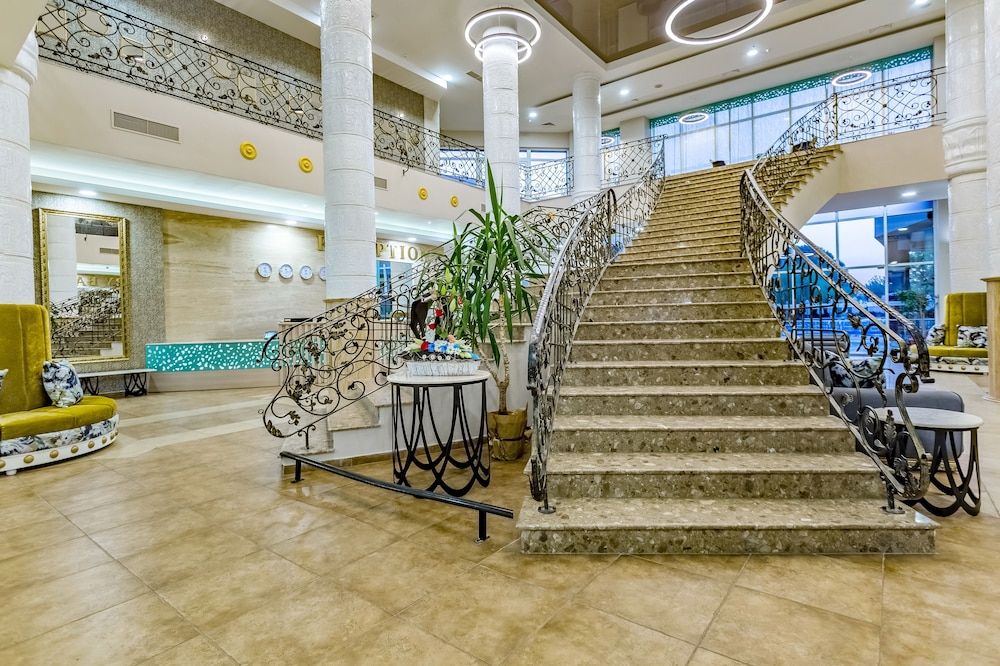 HI Hotels Imperial Resort 7/50