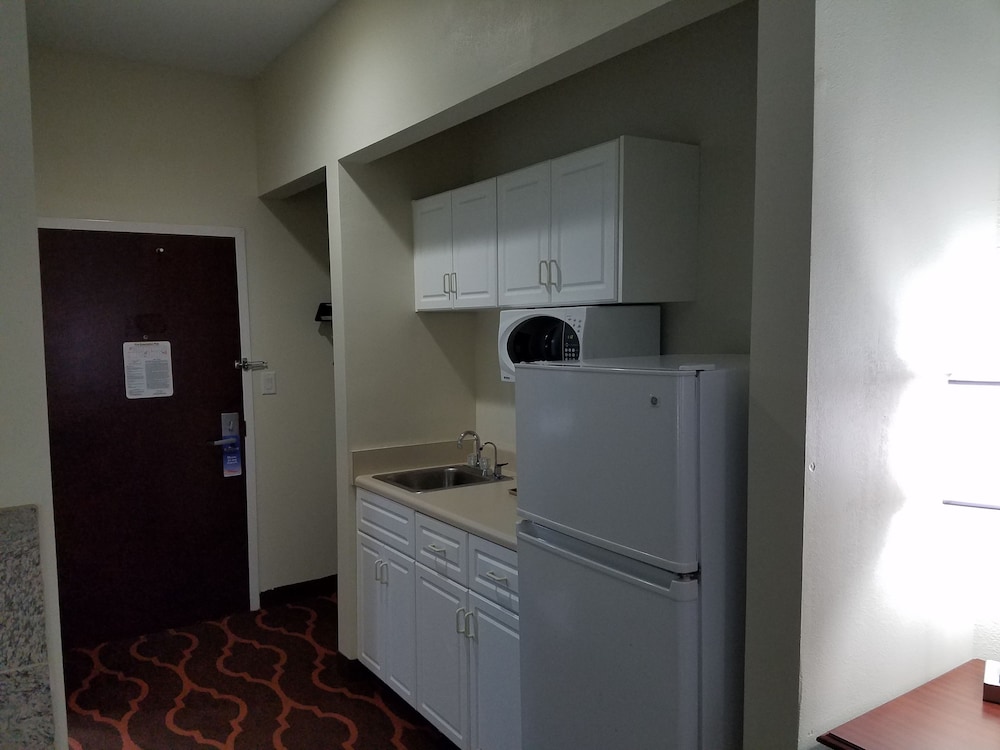 Baymont by Wyndham Grovetown Augusta 16/44