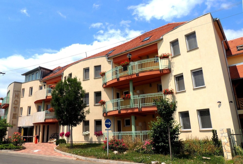 Makar Sport And Wellness 2/59