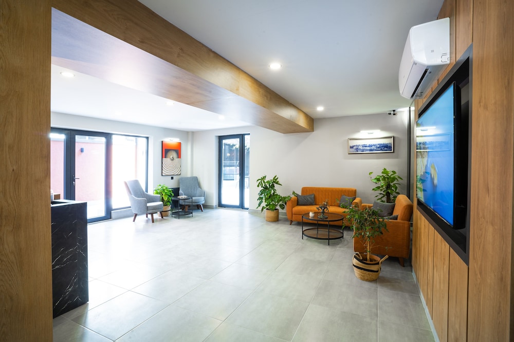 Leliko Suites 3/30