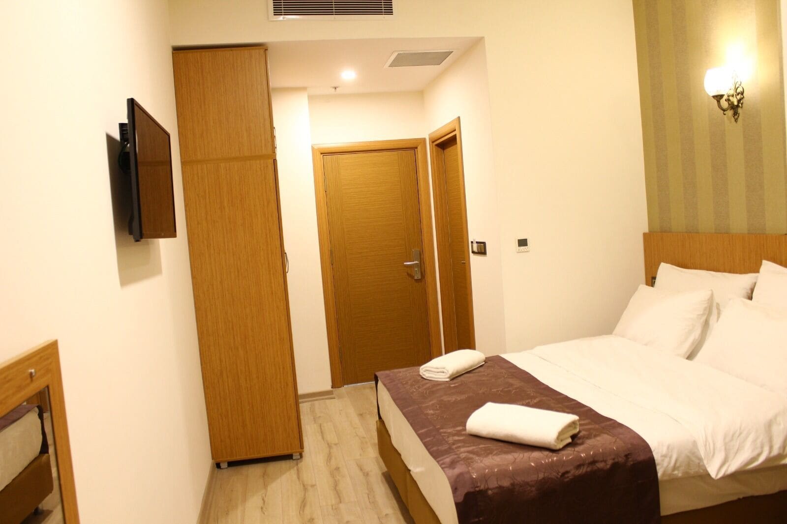 STANDARD, DOUBLE BED, CITY VIEW