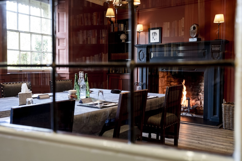 The Swan 33/49