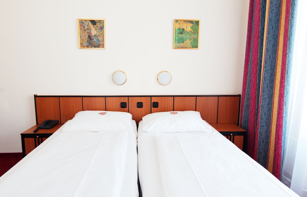 HOTEL DREI KRONEN VIENNA CITY 23/74