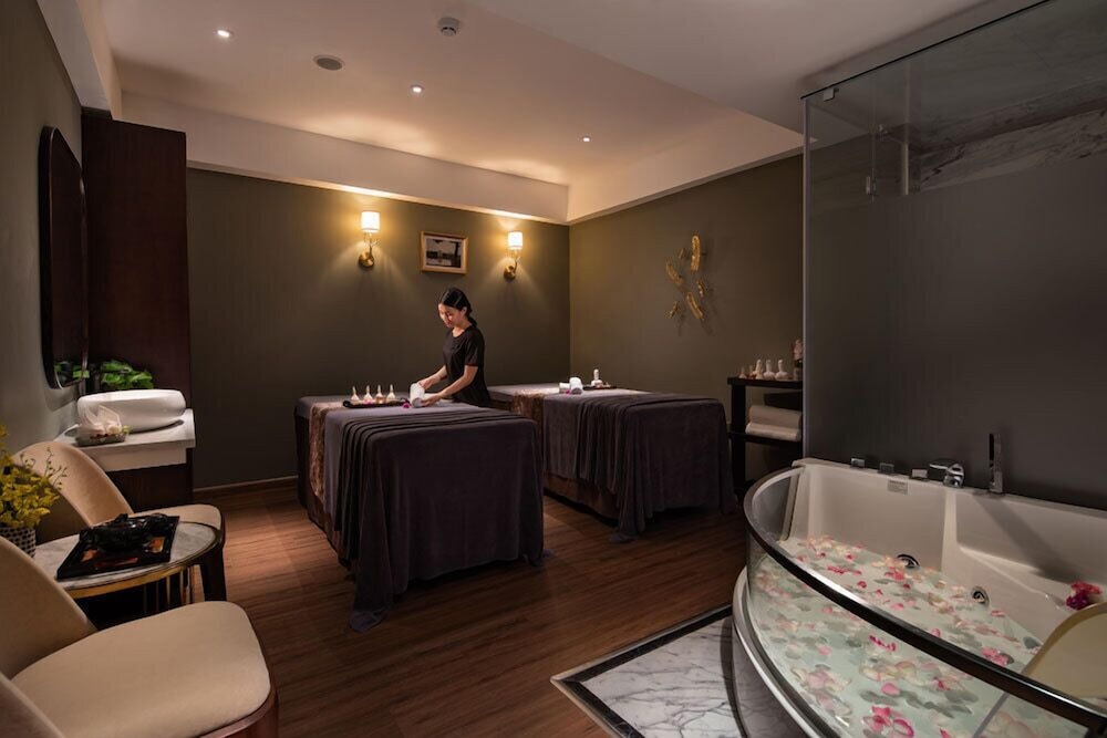 THE WATSON PREMIUM HALONG HOTEL 8/50