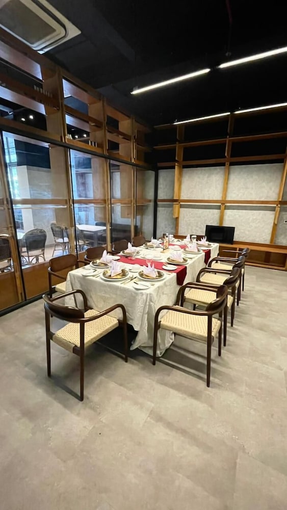 Luxury Inn Arion Hotel 51/56