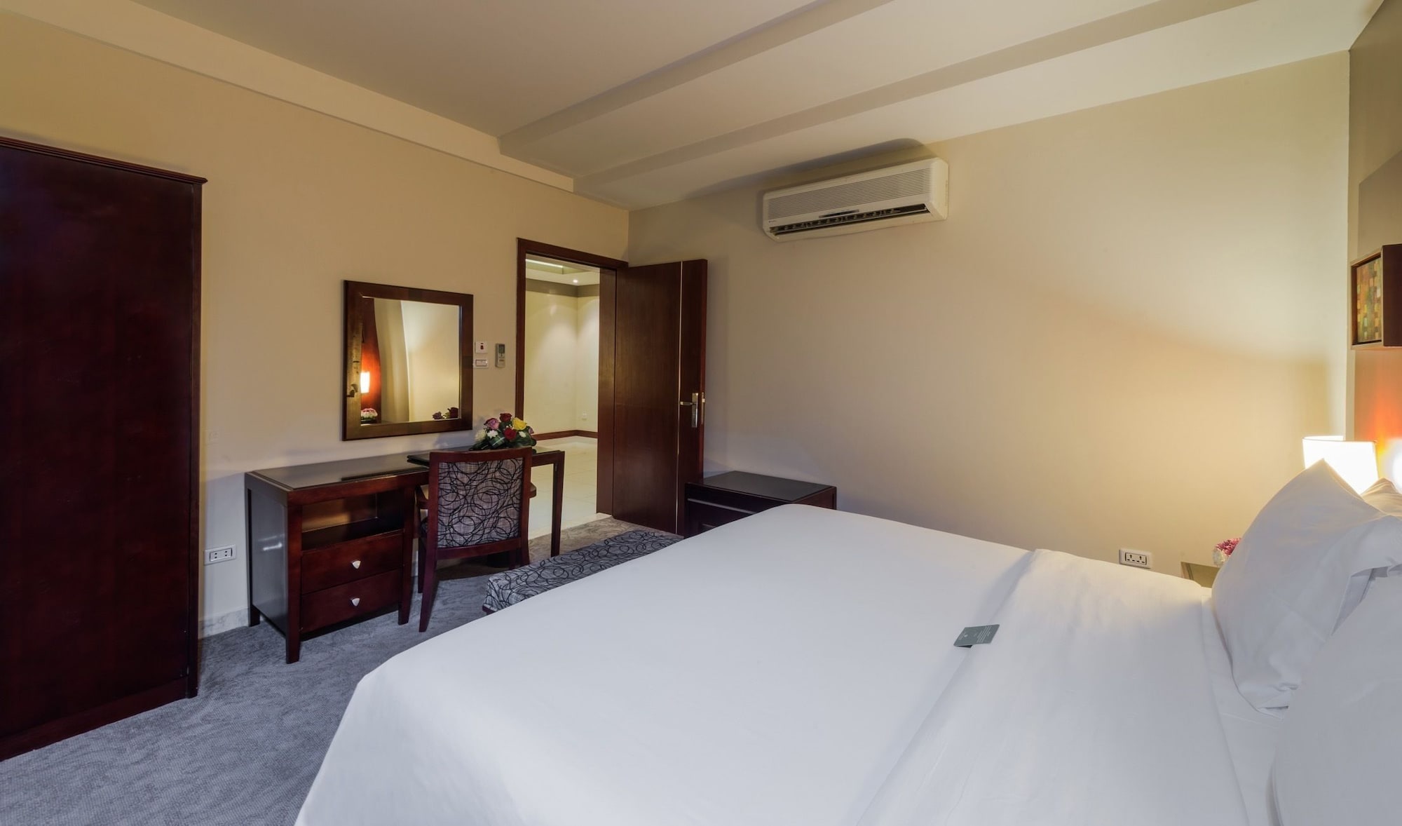 STANDARD, KING BED