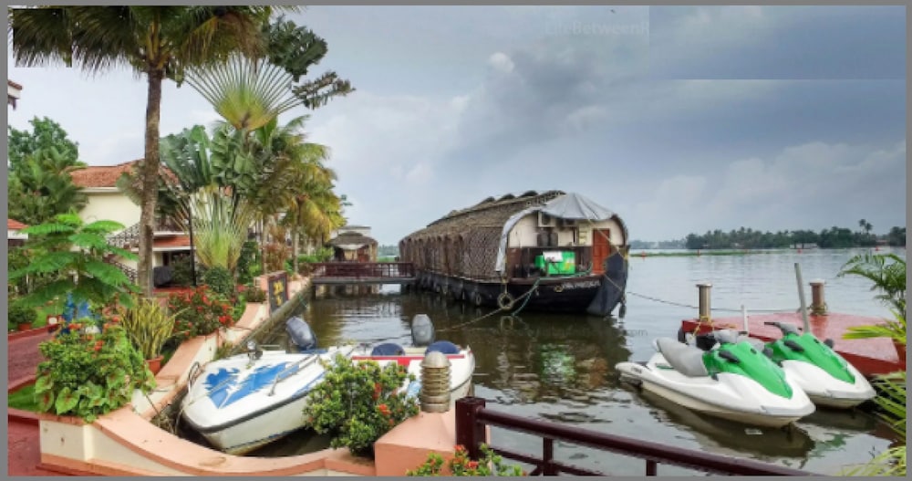 Sterling Lake Palace Alleppey. 52/58