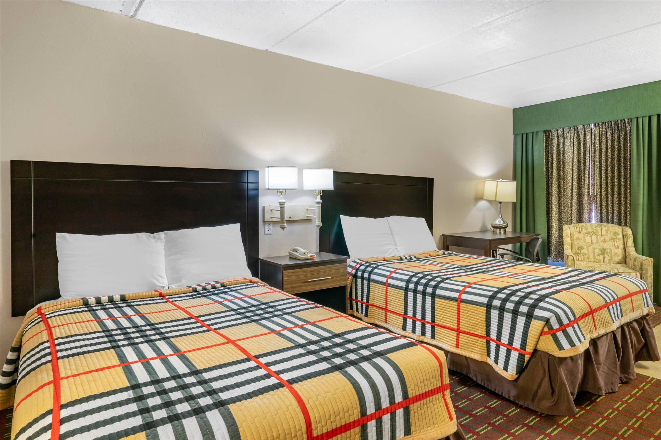EFFICIENCY, 2 DOUBLE BEDS
