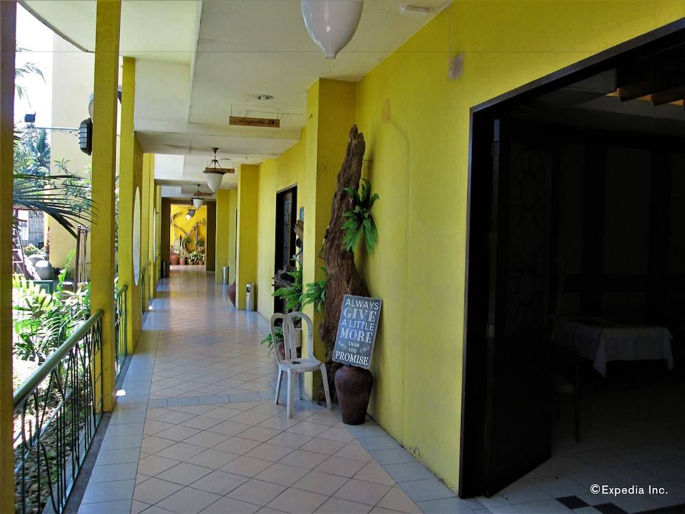 Country Village Hotel 6/37