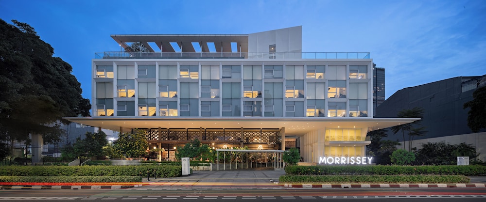 Morrissey Hotel Residences 4/60
