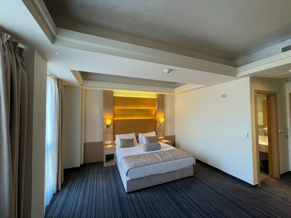 DELUXE, SINGLE, DOUBLE BED, ACCESSIBLE