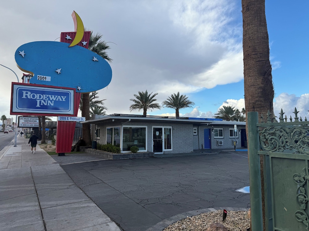 Rodeway Inn Las Vegas Fremont Street 7/10