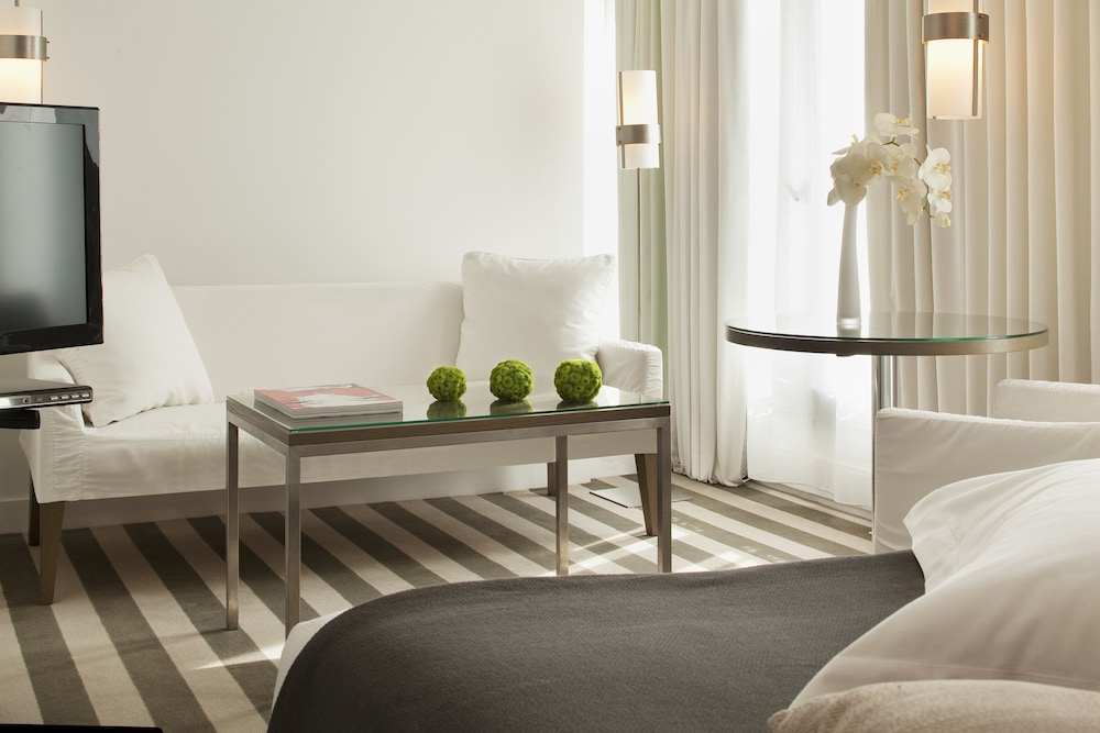 Le A Hotel 35/40