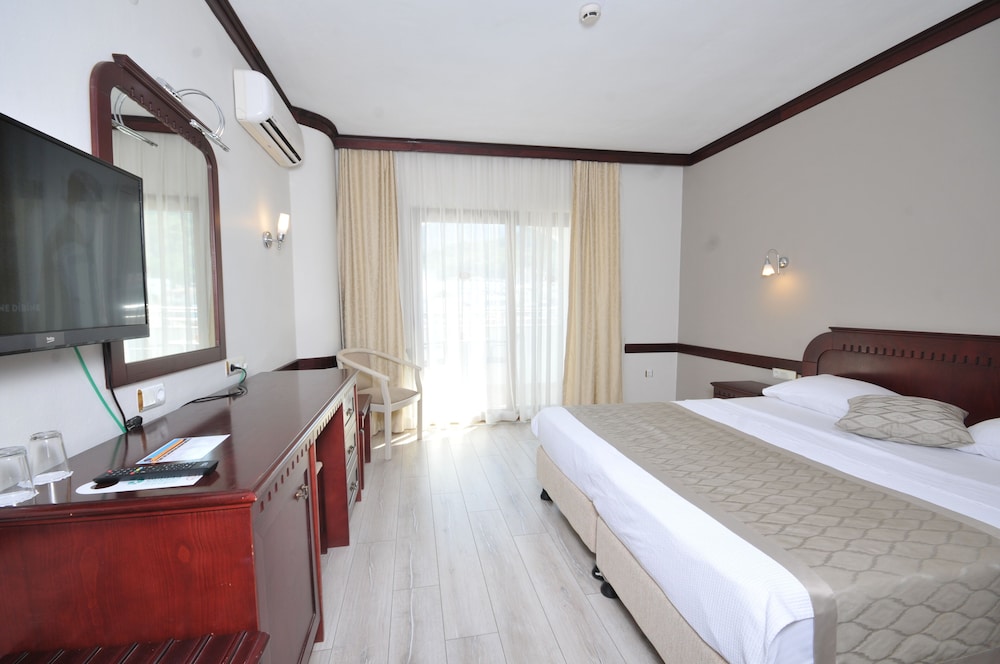 My Dream Hotel 20/70