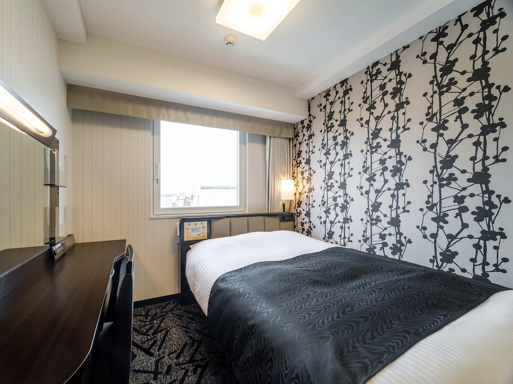 ROOM, QUEEN BED
