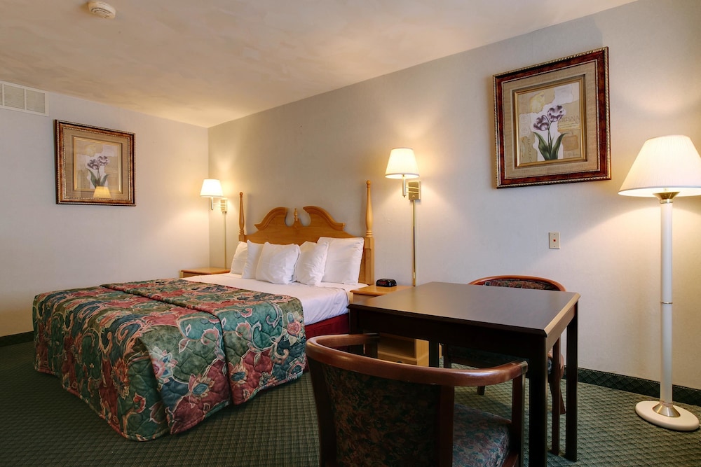 Americas Best Value Inn Uvalde 18/31