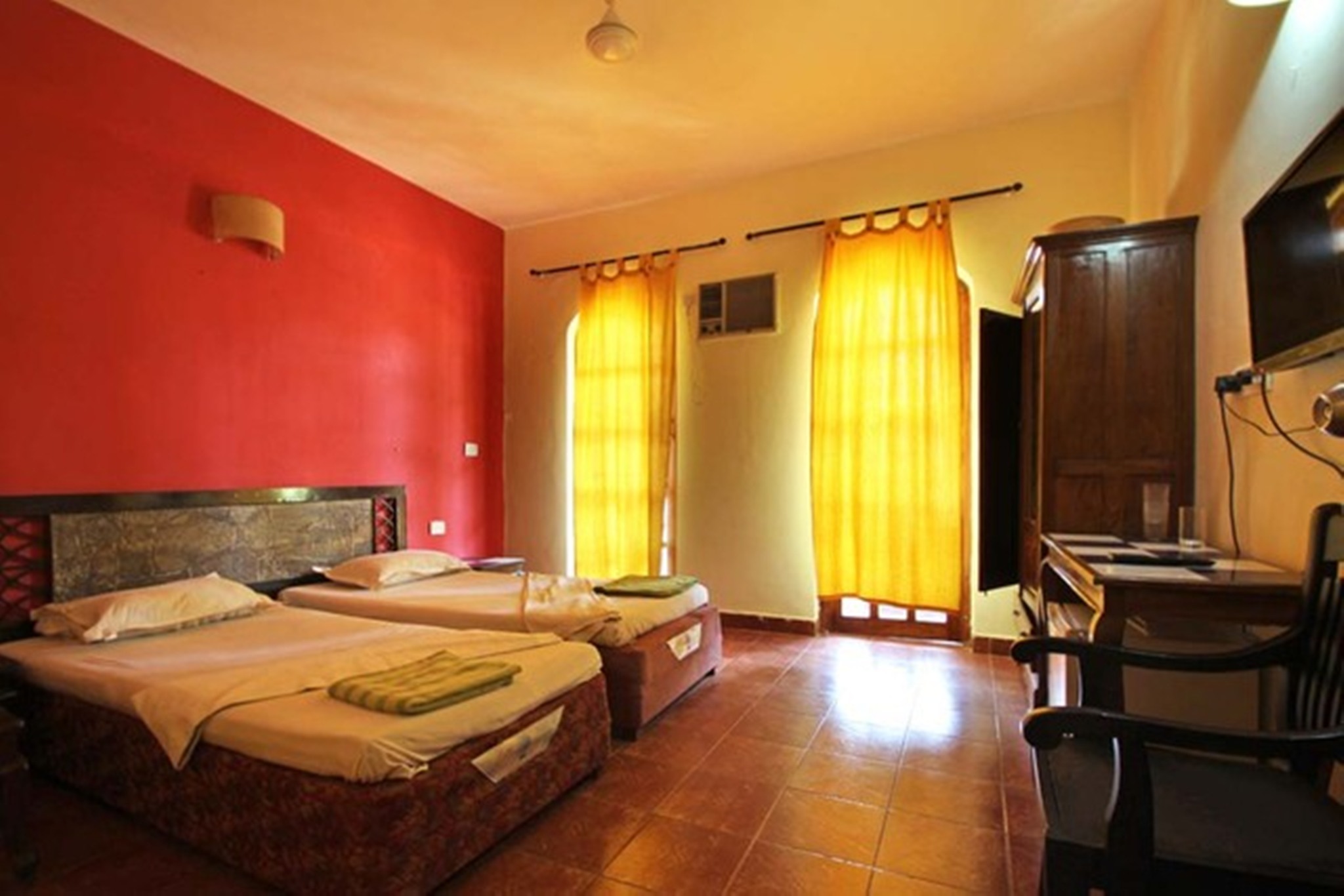 Sea Breeze Resort Candolim 10/26